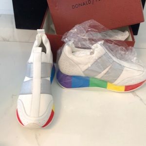Donald Pliner Brand New Sneakers